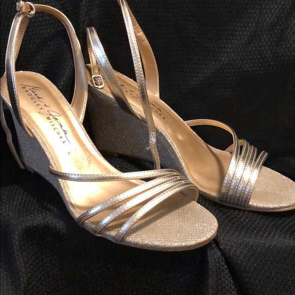 Badgley Mischka Shoes - Badgley Mischka Gold Wedges